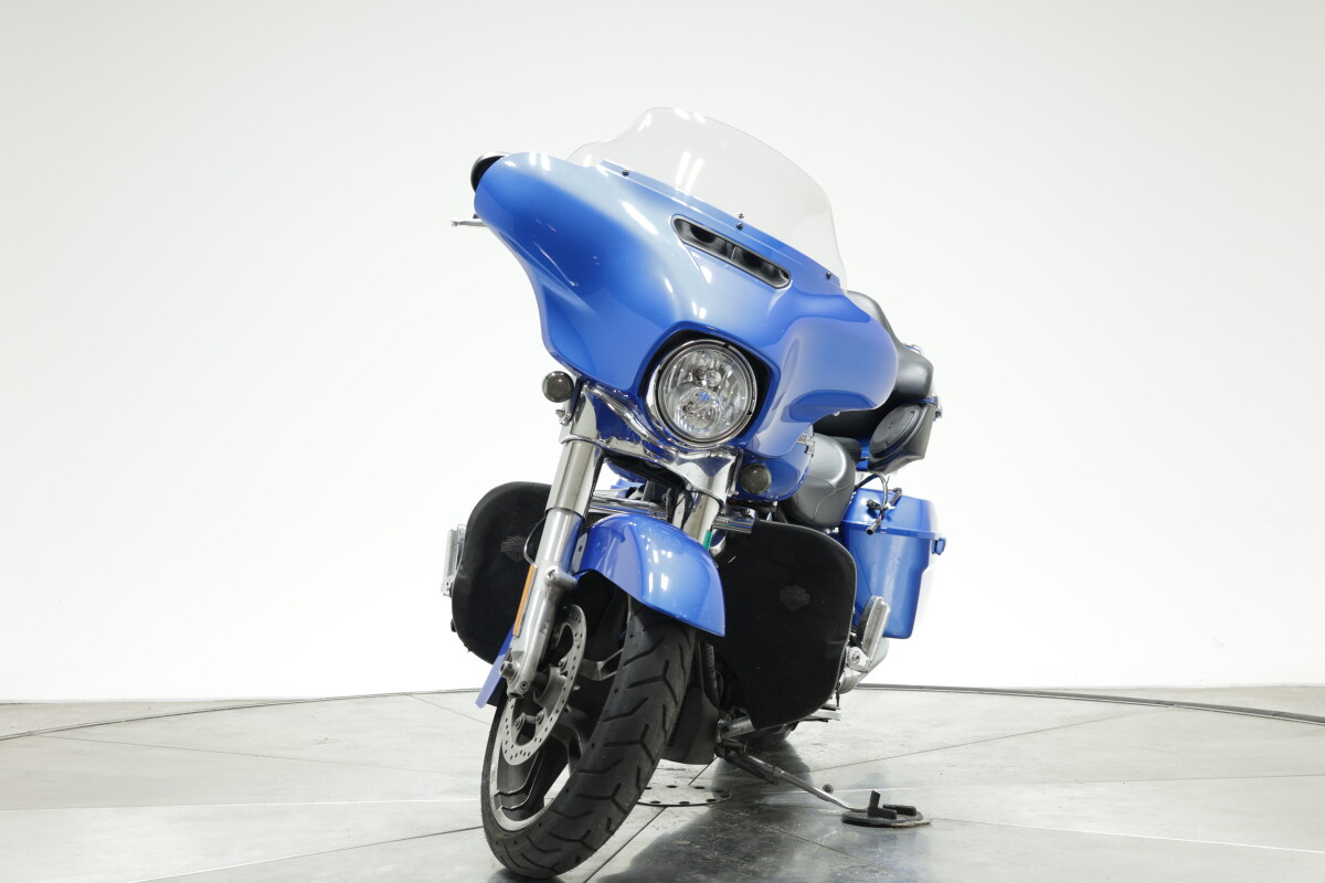2018 Harley-Davidson FLHX Street Glide in Electric Blue with 17823 miles - Photo 8
