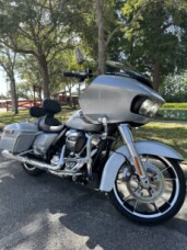 2023 Harley-Davidson<sup>®</sup> Road Glide<sup>®</sup> thumb 3