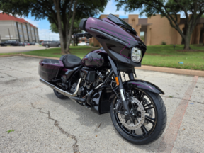 2025 Harley-Davidson® CVO™ Street Glide® thumb 2