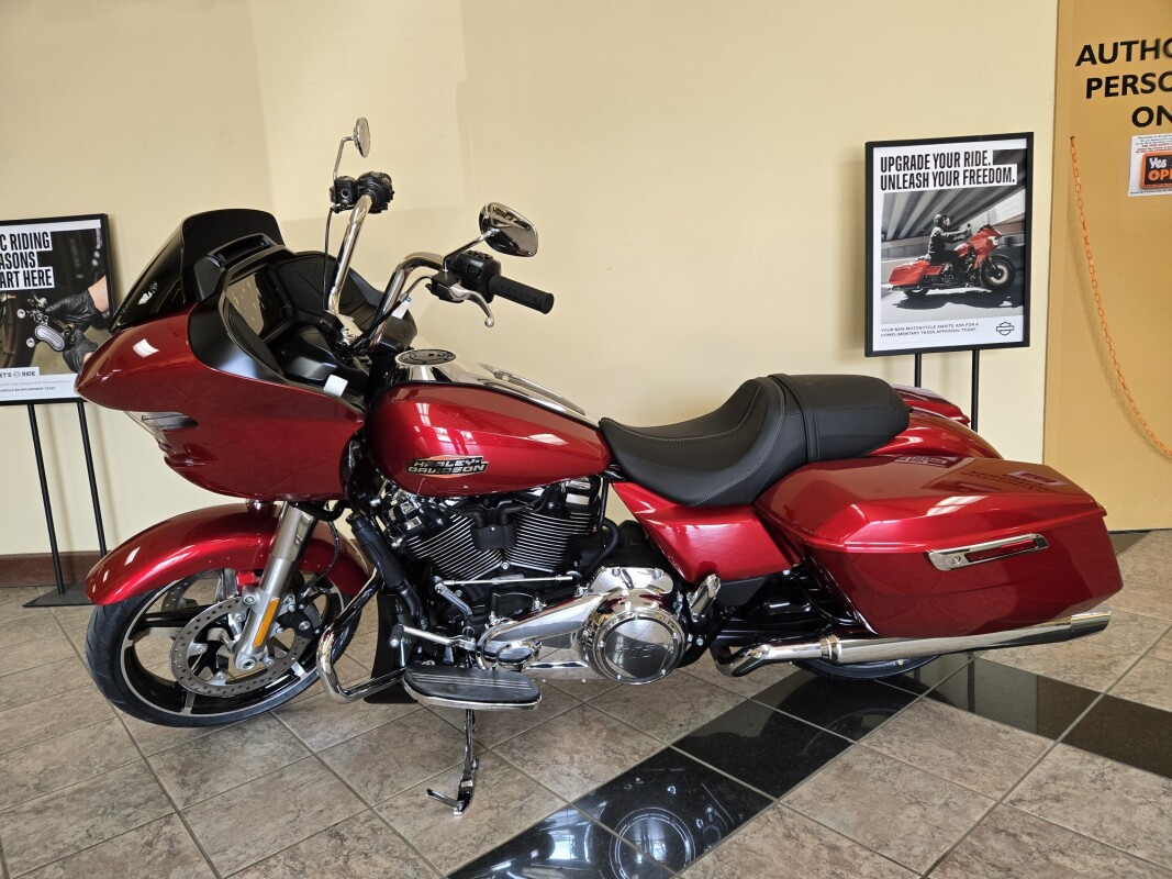 2025 Harley-Davidson Road Glide Brilliant Red