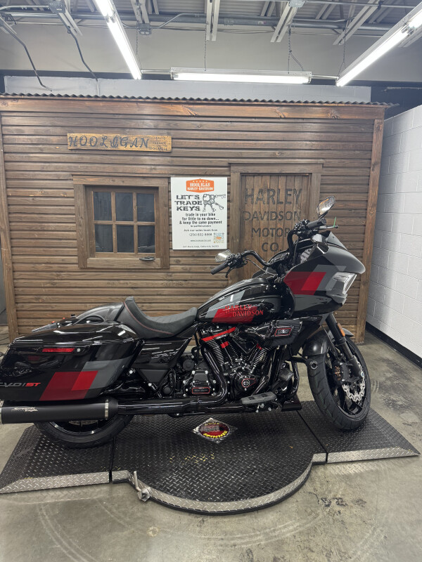 2025 Harley-Davidson CVO Road Glide ST HOT LAP