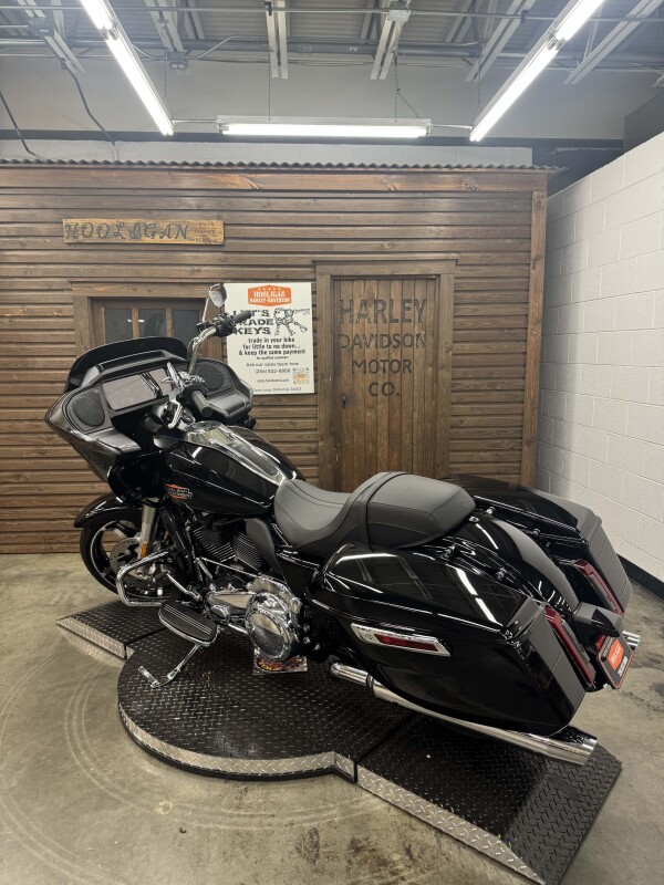 2025 Harley-Davidson Road Glide VIVID BLACK - Photo 3