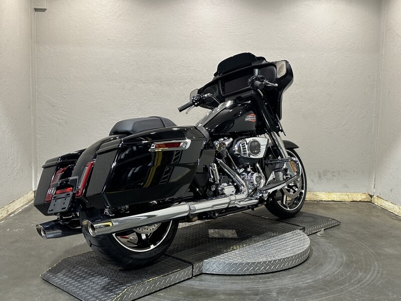 Harley-Davidson Street Glide 2025 FLHX 84607714 VIVID BLACK - Photo 3