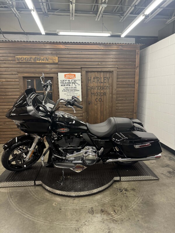 2025 Harley-Davidson Road Glide VIVID BLACK - Photo 4