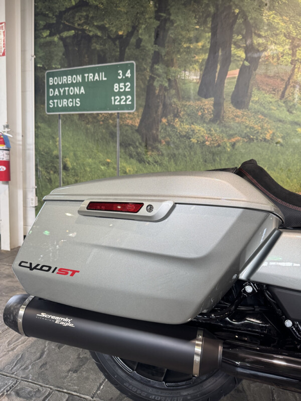 2025 Harley-Davidson CVO Road Glide ST - Photo 6