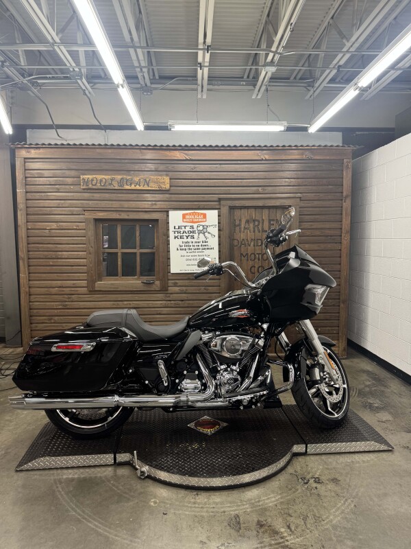 2025 Harley-Davidson Road Glide VIVID BLACK