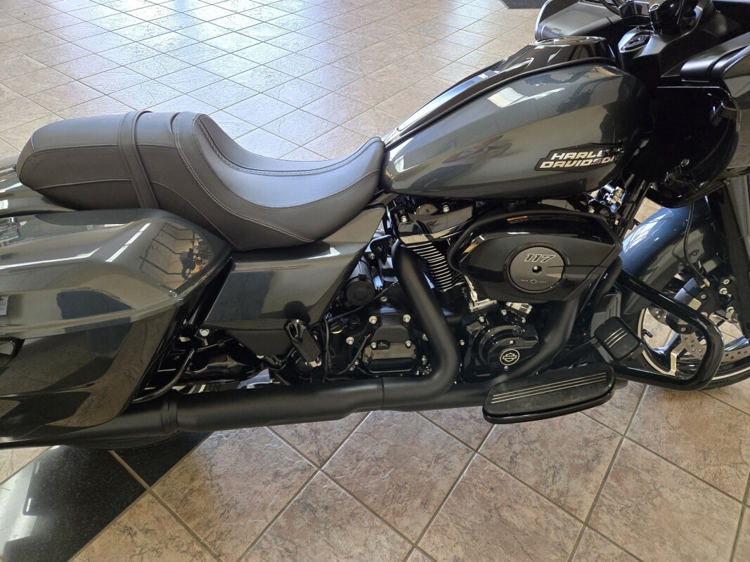 2025 Harley-Davidson Road Glide Iron Horse Metallic - Black Finish - Photo 2