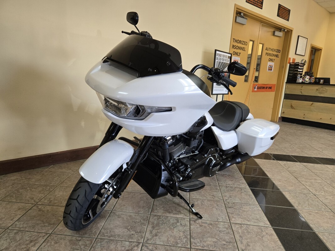2025 Harley-Davidson Road Glide White Onyx Pearl - Black Finish - Photo 5