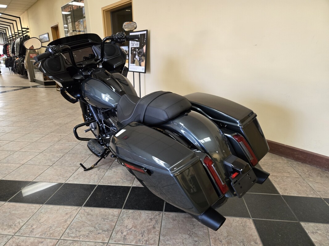 2025 Harley-Davidson Road Glide Iron Horse Metallic - Black Finish - Photo 3