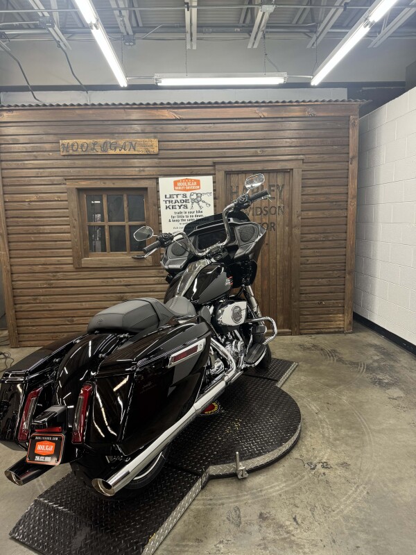 2025 Harley-Davidson Road Glide VIVID BLACK - Photo 2