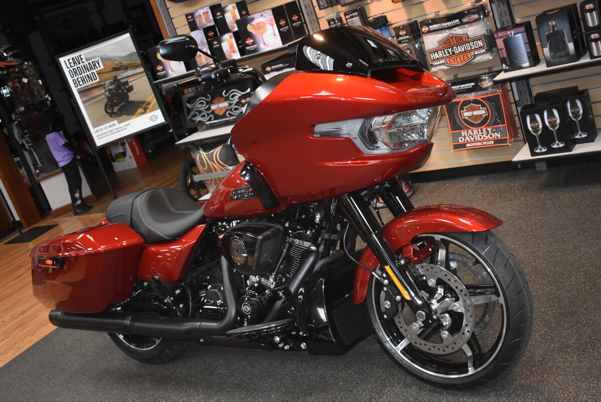 FLTRX 2025 Road Glide - Photo 2