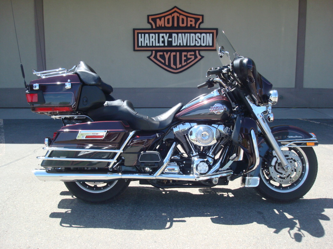 2005 Harley-Davidson Electra Glide Ultra Classic Two-Tone Black Cherry Pearl and Black
