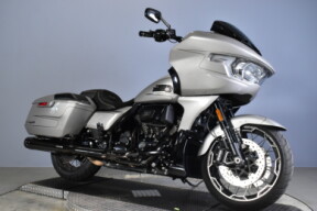 2023 Harley-Davidson® CVO™ Road Glide® FLTRXSE thumb 2