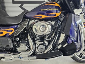 2012 Harley-Davidson<sup>®</sup> Ultra Classic<sup>™</sup> Electra Glide® thumb 3