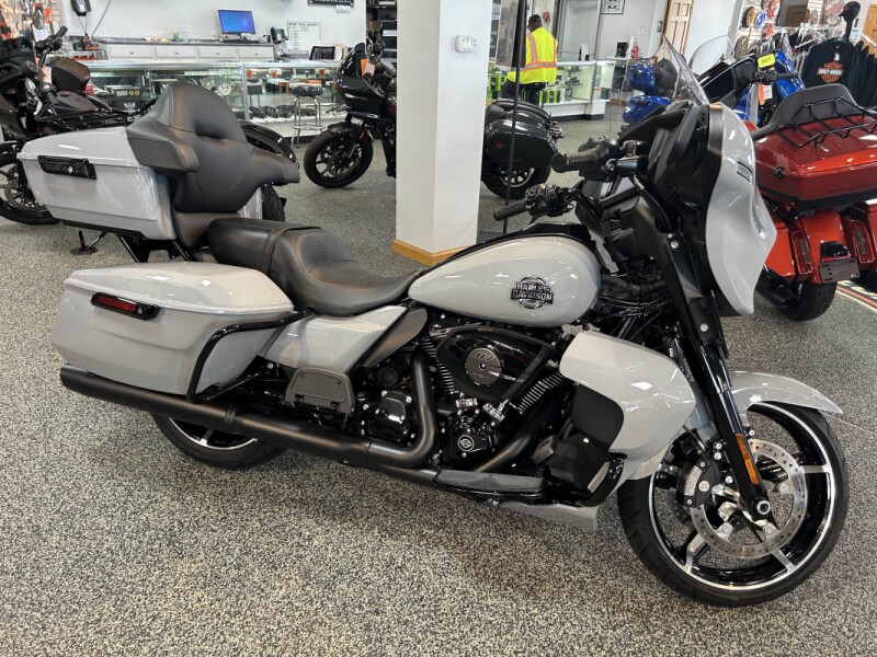 2025 Harley-Davidson® FLHXU Street Glide™ Ultra-Blk Trm