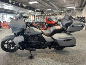 2025 Harley-Davidson® FLHXU Street Glide™ Ultra-Blk Trm thumb 2