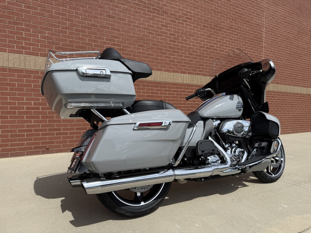 FLHXU 2025 Street Glide Ultra - Photo 3