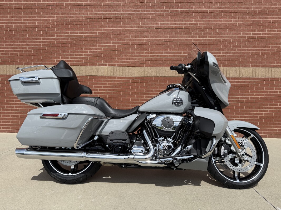 FLHXU 2025 Street Glide Ultra