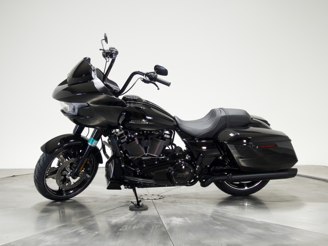 2025 Harley-Davidson FLTRX Road Glide in Vivid Black - Photo 10