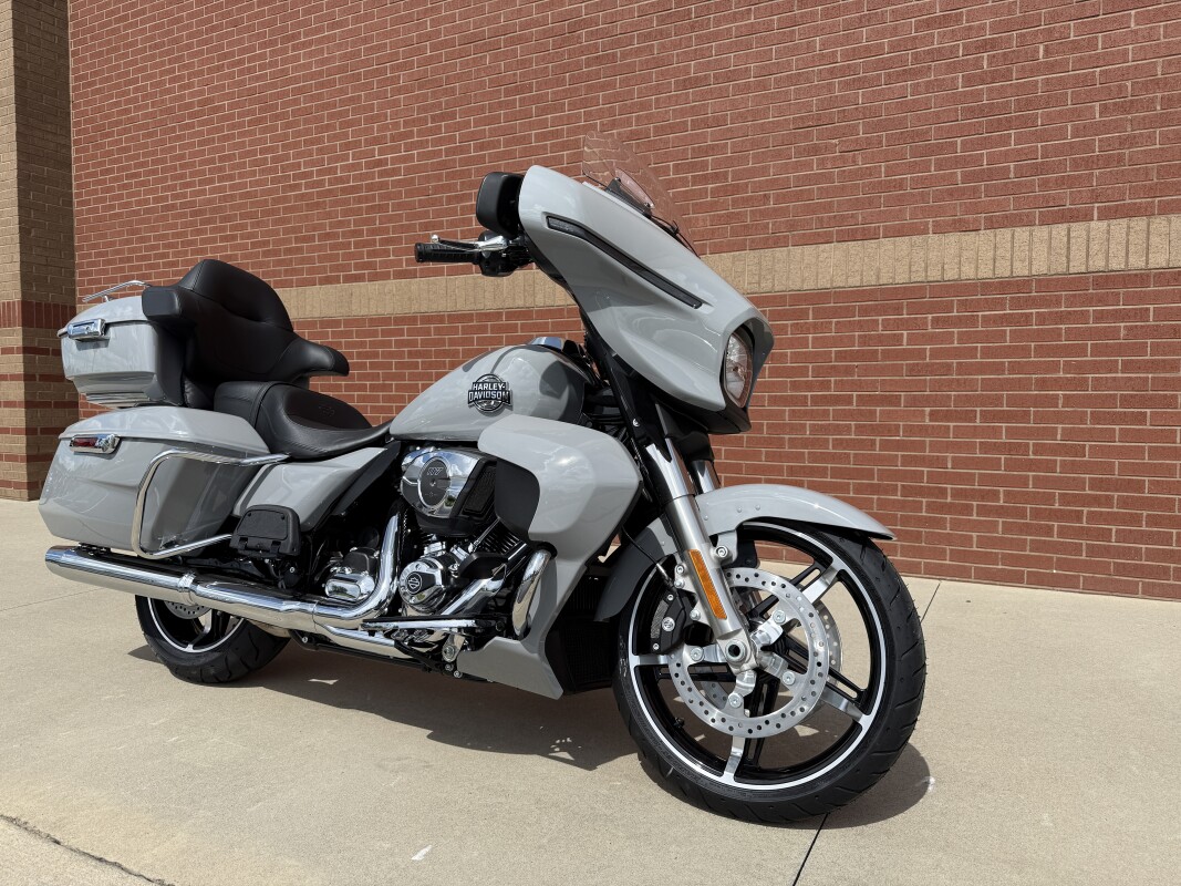 FLHXU 2025 Street Glide Ultra - Photo 2