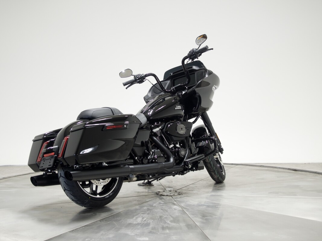 2025 Harley-Davidson FLTRX Road Glide in Vivid Black - Photo 4