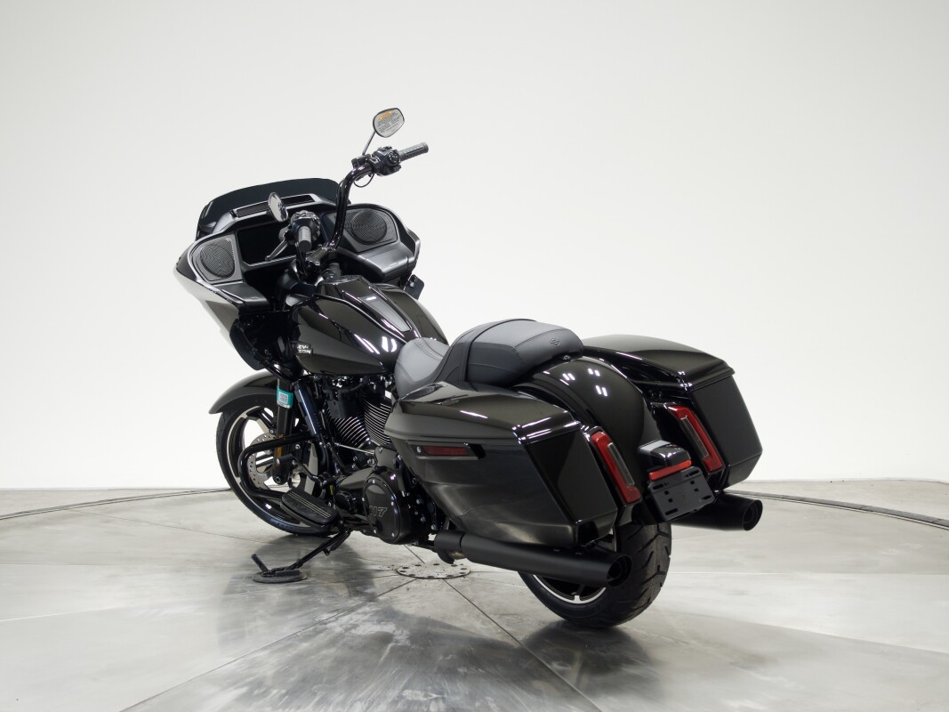 2025 Harley-Davidson FLTRX Road Glide in Vivid Black - Photo 7