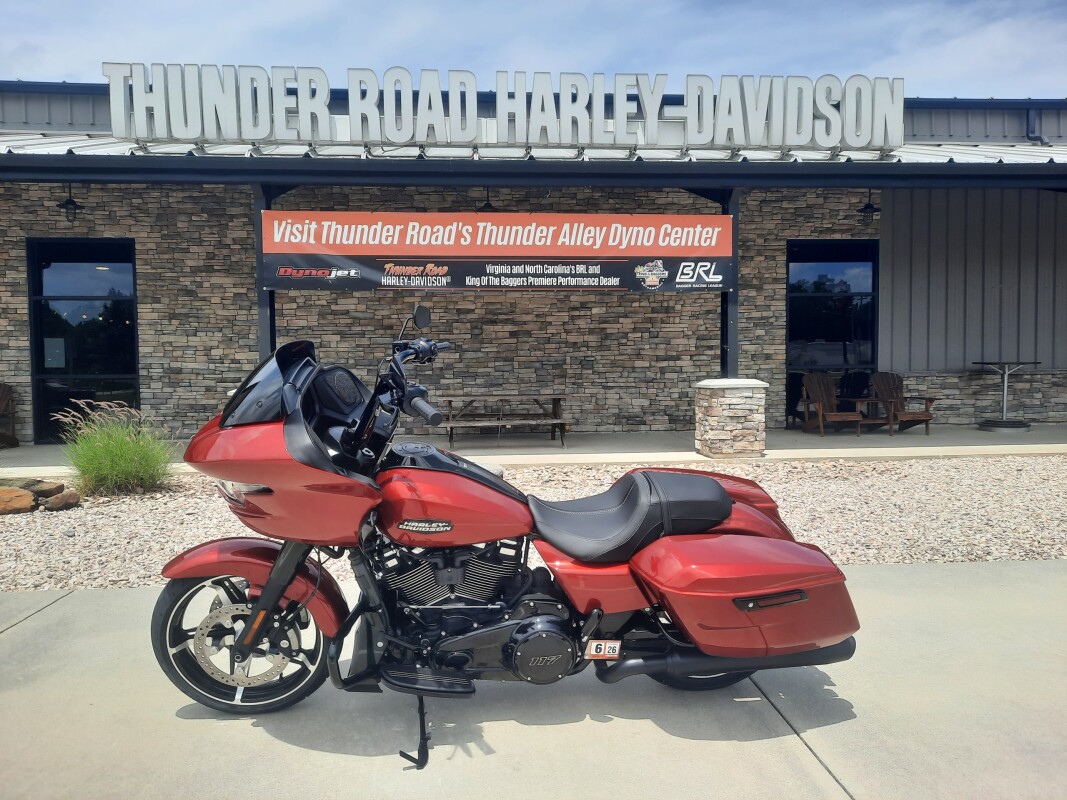 2025 Harley-Davidson Road Glide Brilliant Red - Black Finish