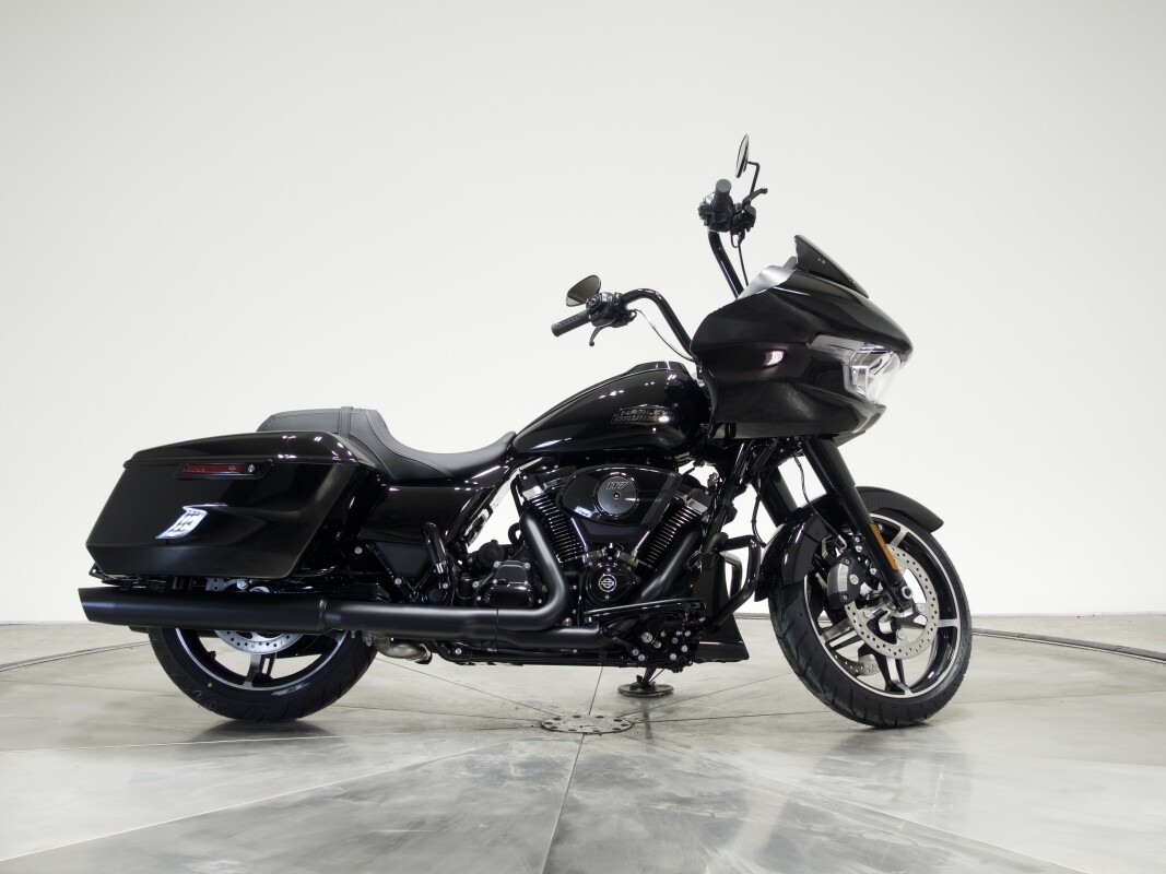 2025 Harley-Davidson FLTRX Road Glide in Vivid Black