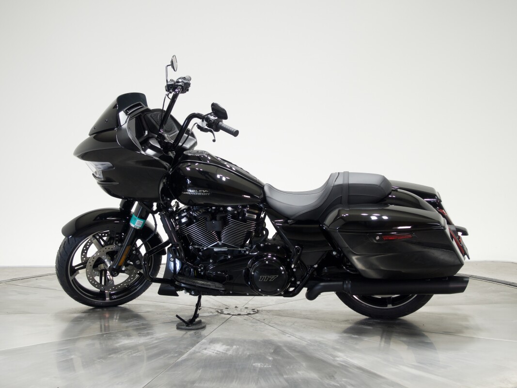 2025 Harley-Davidson FLTRX Road Glide in Vivid Black - Photo 9
