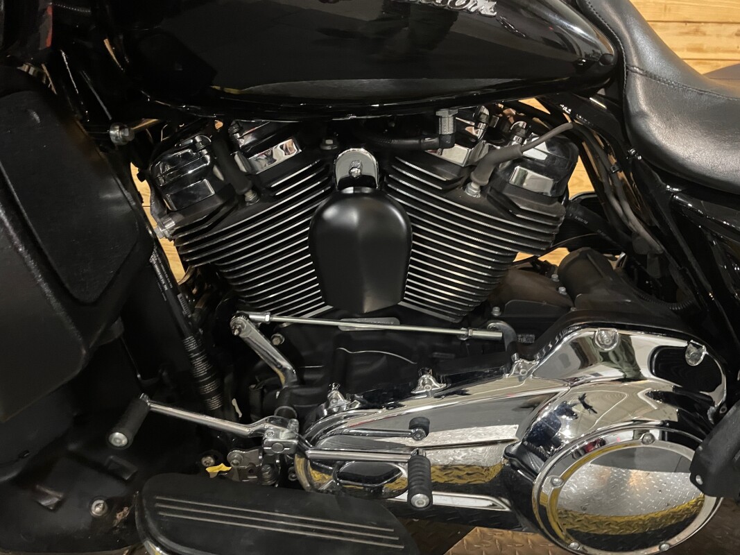 Harley-Davidson Road Glide Special 2017 FLTRXS Vivid Black - Photo 9
