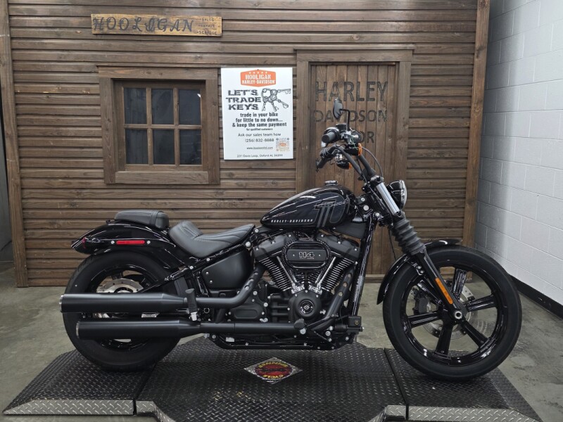 2024 Harley-Davidson<sup>®</sup> Street Bob<sup>®</sup> 114 VIVID BLACK