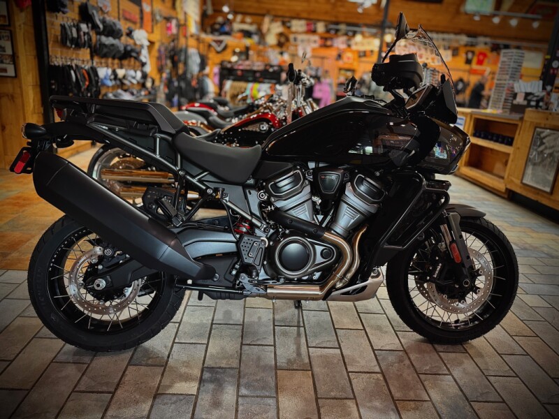 2025 Harley-Davidson<sup>®</sup> Pan America® 1250 Special Vivid Black w/Laced Wheels