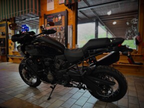 2025 Harley-Davidson<sup>®</sup> Pan America® 1250 Special Vivid Black w/Laced Wheels thumb 3