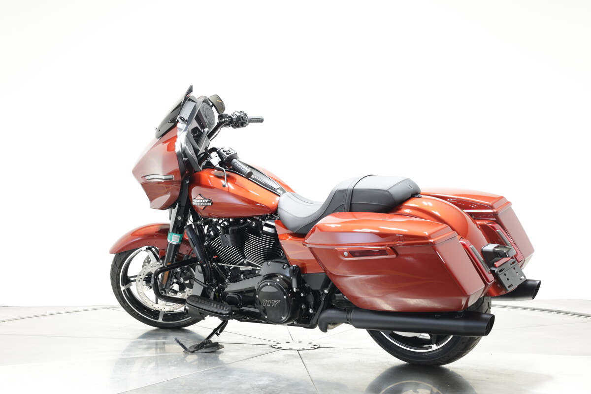 2025 Harley-Davidson FLHX Street Glide in Whiskey Firestorm with 10 miles - Photo 9