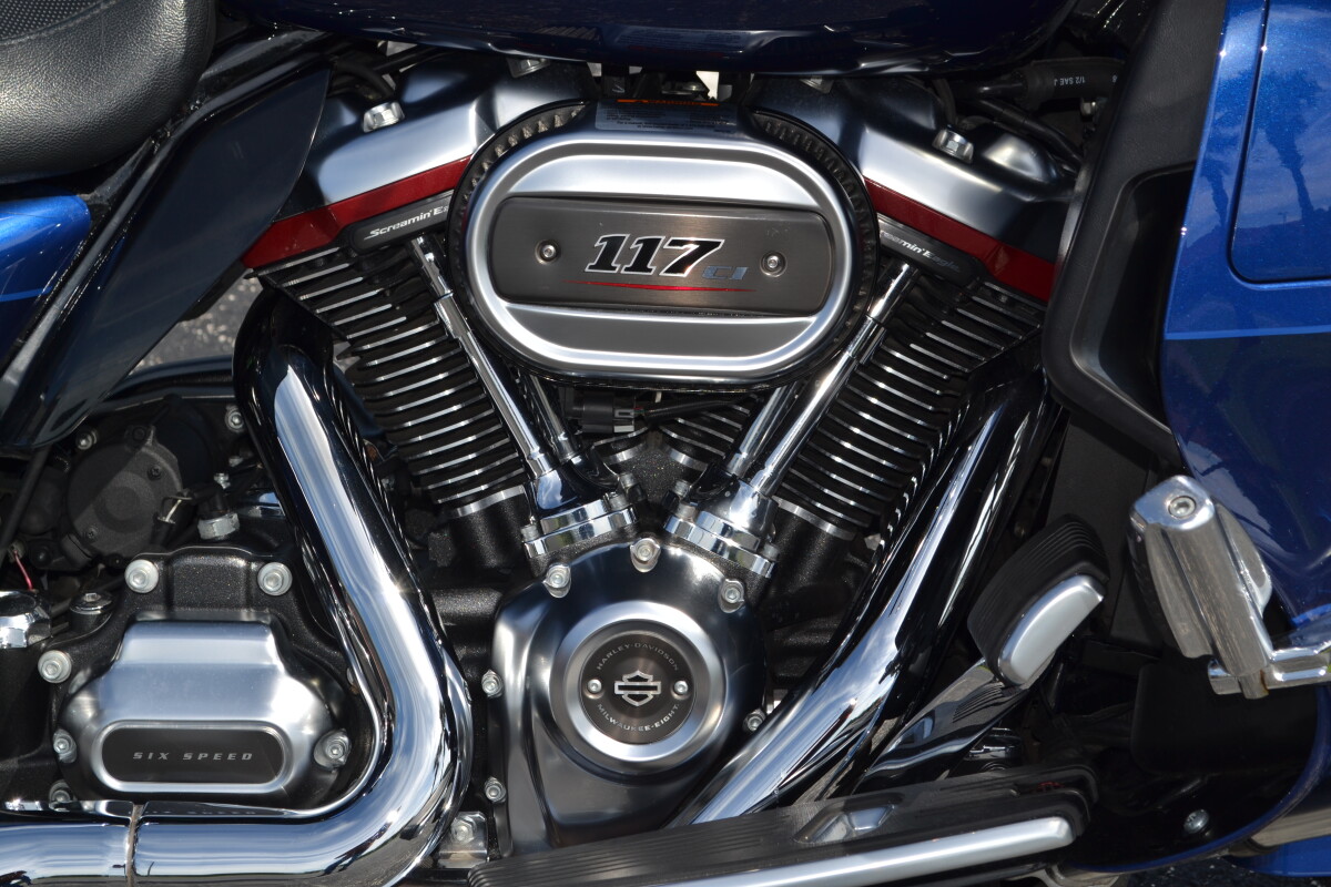 2020 Harley-Davidson CVO Limited Moonlight Blue & Deep Sea Blue - FLHTKSE - Photo 4
