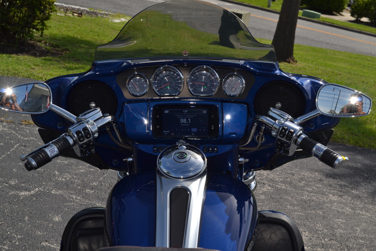 2020 Harley-Davidson CVO Limited Moonlight Blue & Deep Sea Blue - FLHTKSE - Photo 10