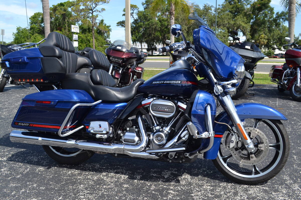 2020 Harley-Davidson CVO Limited Moonlight Blue & Deep Sea Blue - FLHTKSE