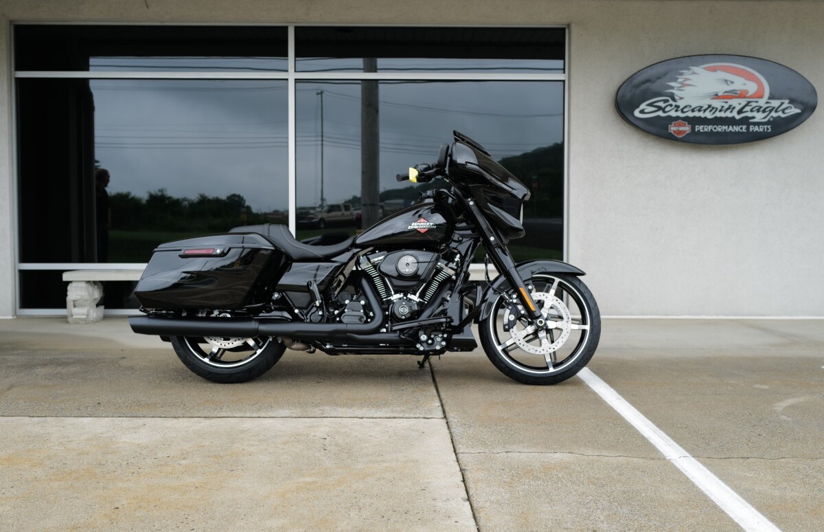 2025 Harley-Davidson Street Glide FLHX Midnight Firestorm - Black Finish