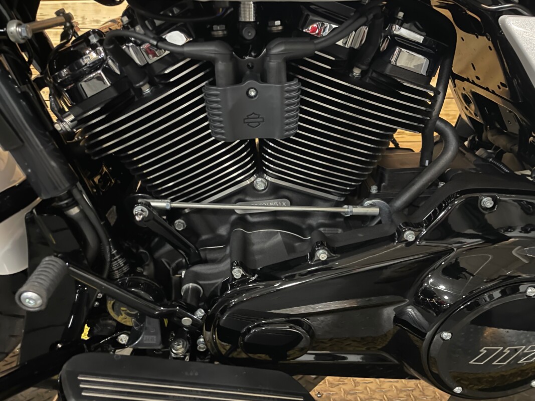 Harley-Davidson Street Glide 2025 FLHX WHITE ONYX PRL - Photo 9
