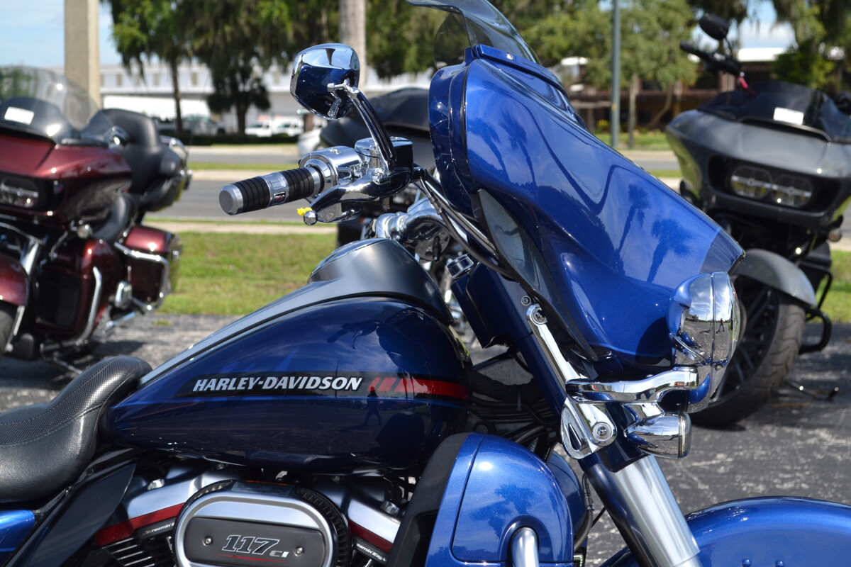 2020 Harley-Davidson CVO Limited Moonlight Blue & Deep Sea Blue - FLHTKSE - Photo 2
