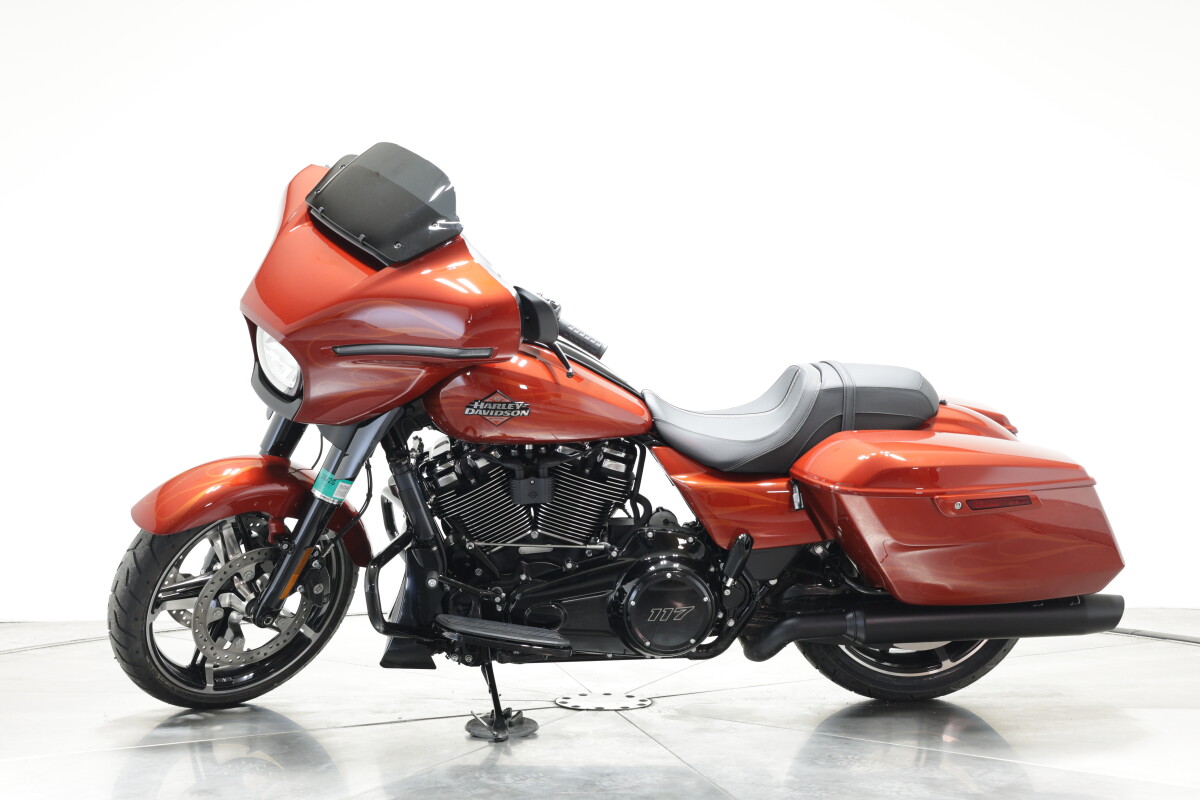 2025 Harley-Davidson FLHX Street Glide in Whiskey Firestorm with 10 miles - Photo 7