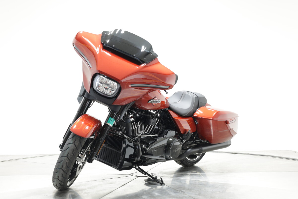 2025 Harley-Davidson FLHX Street Glide in Whiskey Firestorm with 10 miles - Photo 5