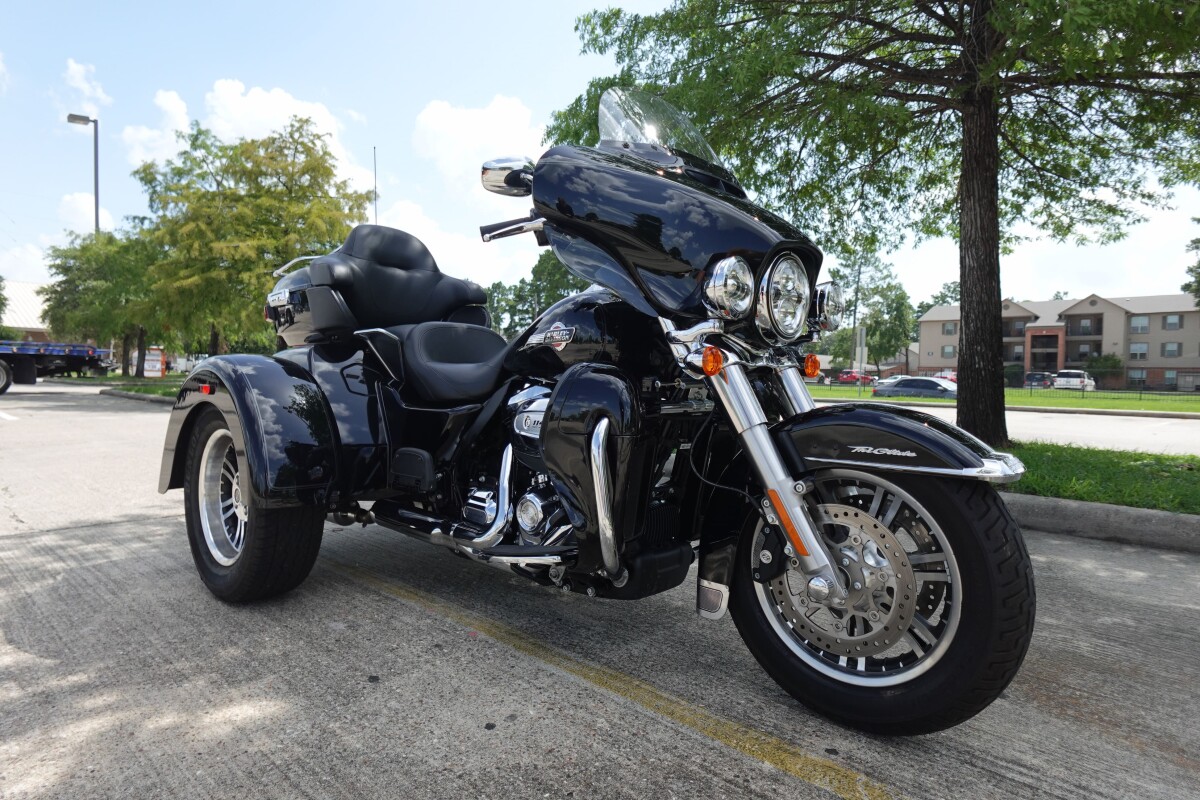 2024 Harley-Davidson Tri Glide Ultra FLHTCUTG - Photo 2