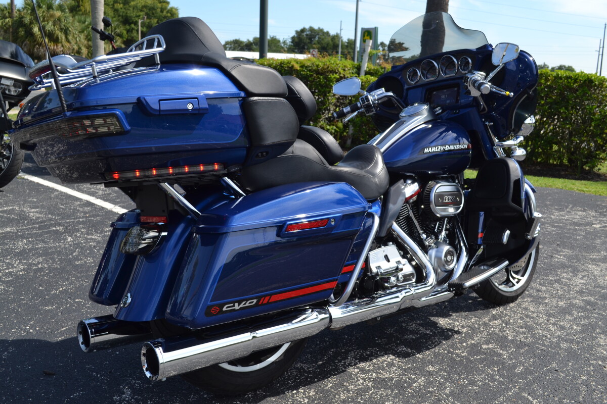 2020 Harley-Davidson CVO Limited Moonlight Blue & Deep Sea Blue - FLHTKSE - Photo 6