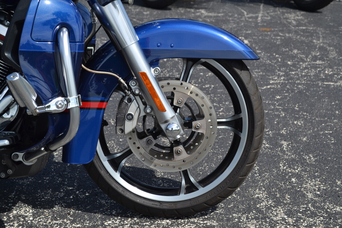 2020 Harley-Davidson CVO Limited Moonlight Blue & Deep Sea Blue - FLHTKSE - Photo 3