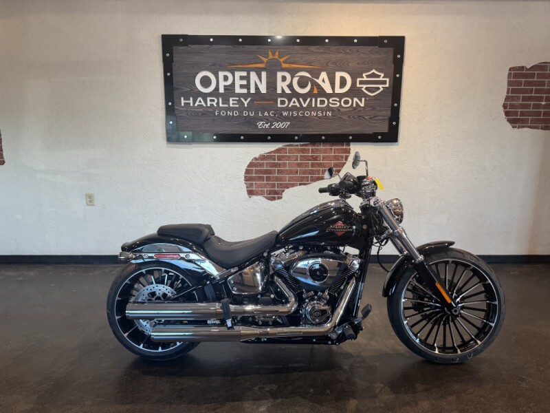 2025 Harley-Davidson<sup>®</sup> Breakout® Midnight Firestorm