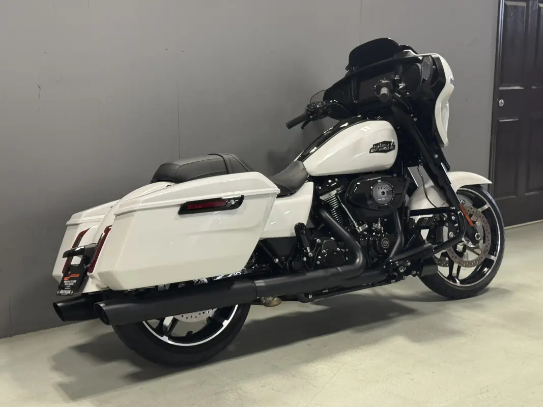 FLHX 2025 Street Glide - Photo 5