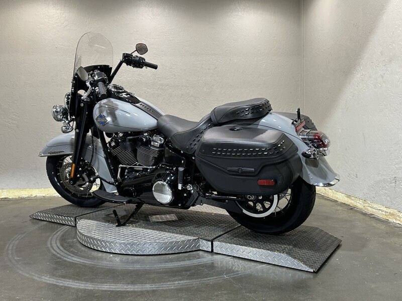 Harley-Davidson Heritage Classic 2025 FLHC 84607731 BILLIARD GRAY W/ PINSTRIPE - Photo 8