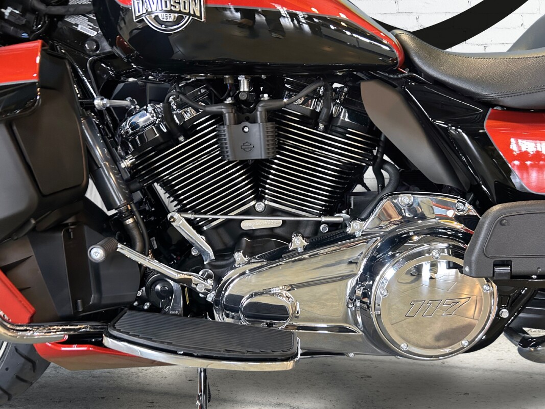 2025 Harley-Davidson Street Glide Ultra Whiskey Fire / Vivid Black - Photo 7