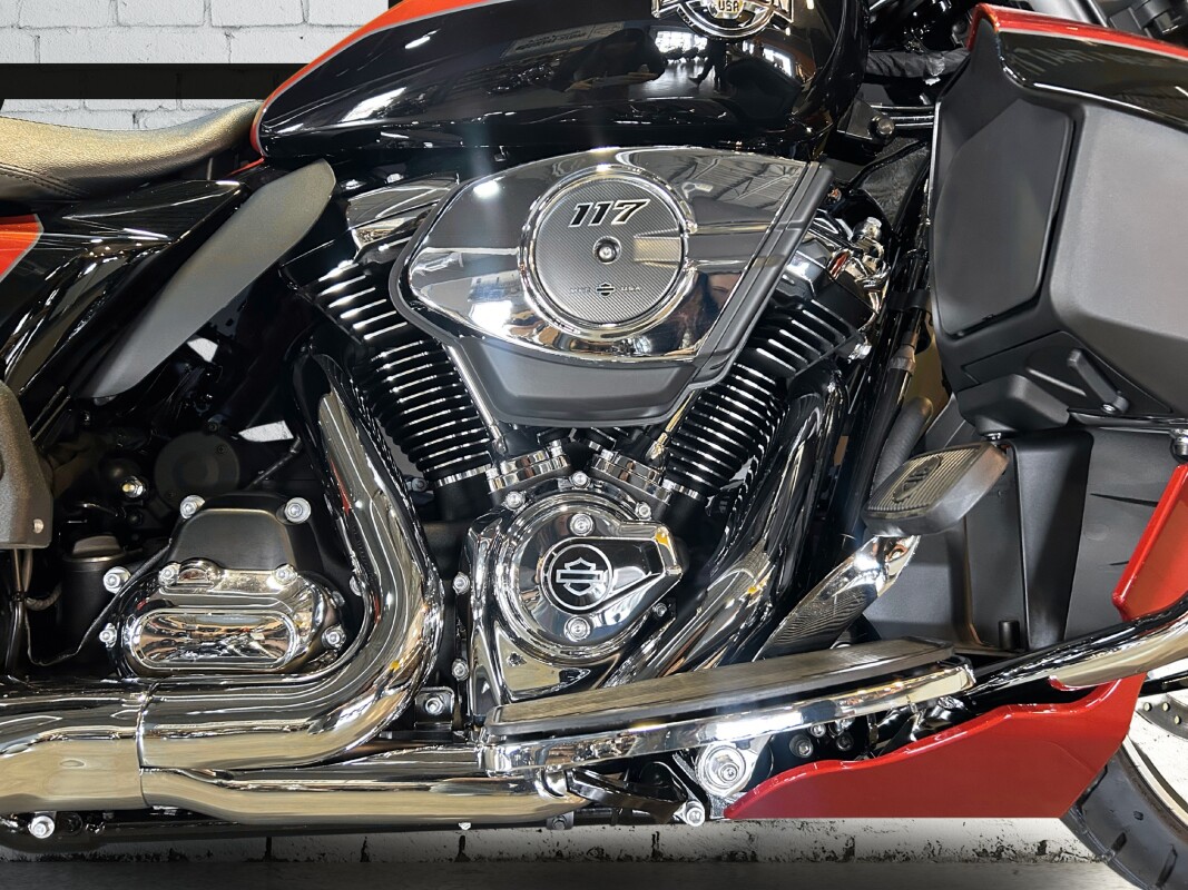 2025 Harley-Davidson Street Glide Ultra Whiskey Fire / Vivid Black - Photo 4